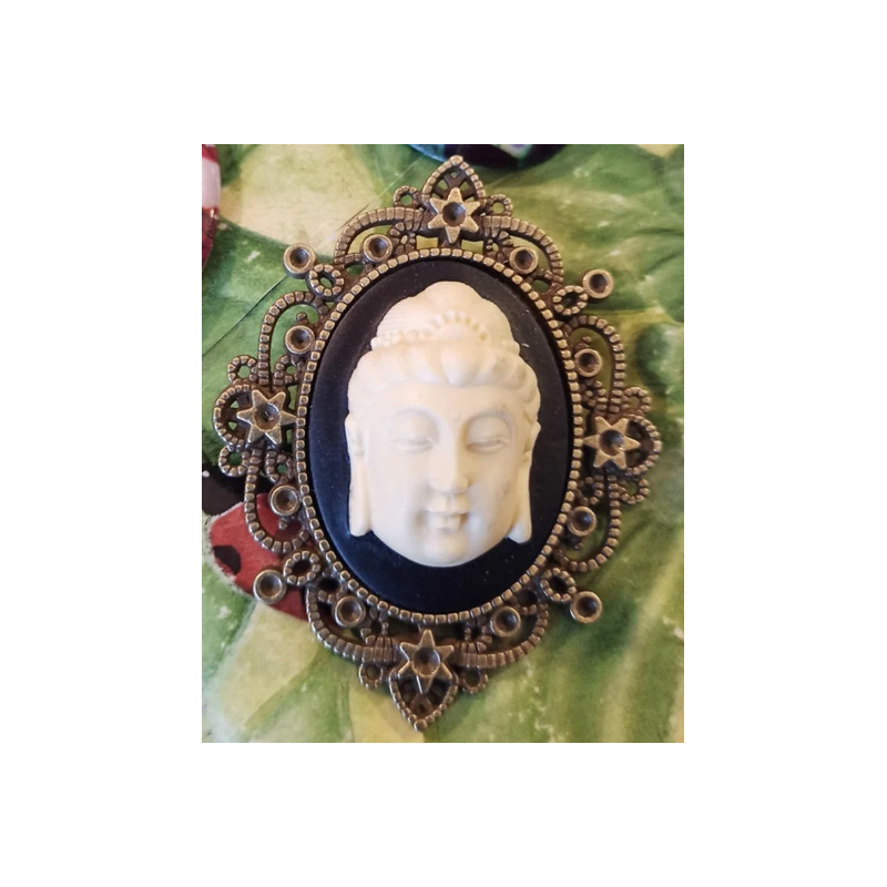 Broche méditation bouddhiste portrait de Bouddha. Pins sprituel